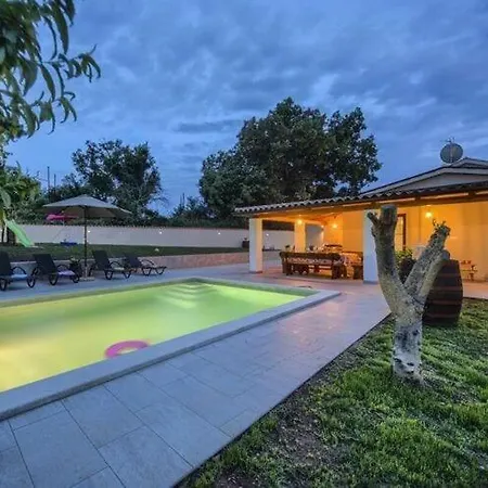 G With Pool In